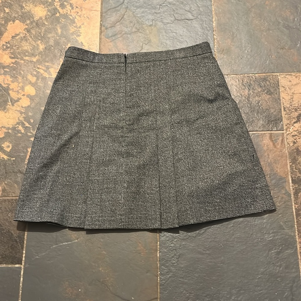 LOFT Dark Gray Pleated Mini Skirt small petite - Picture 3 of 4